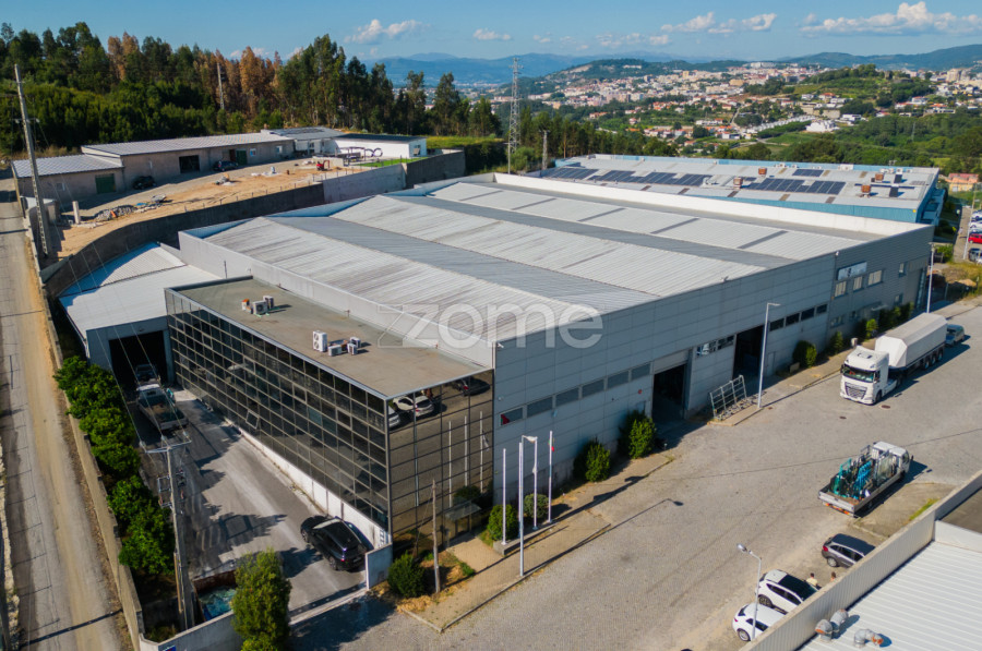 Zome Portugal Pavilhão Industrial c/2.678m2 no Parque Industrial de Sequeira, Braga! ZMPT559100