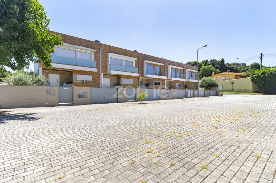 Zome Portugal Moradia T3 +1 em banda em Frossos, Braga ZMPT559935