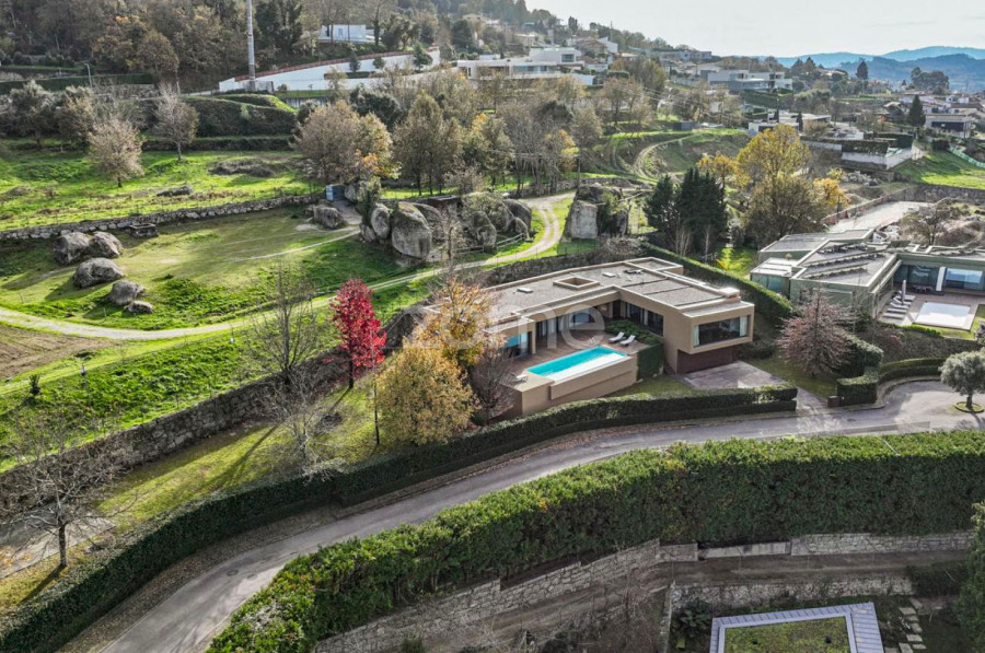 Casa na encosta da Penha - Vista Aérea